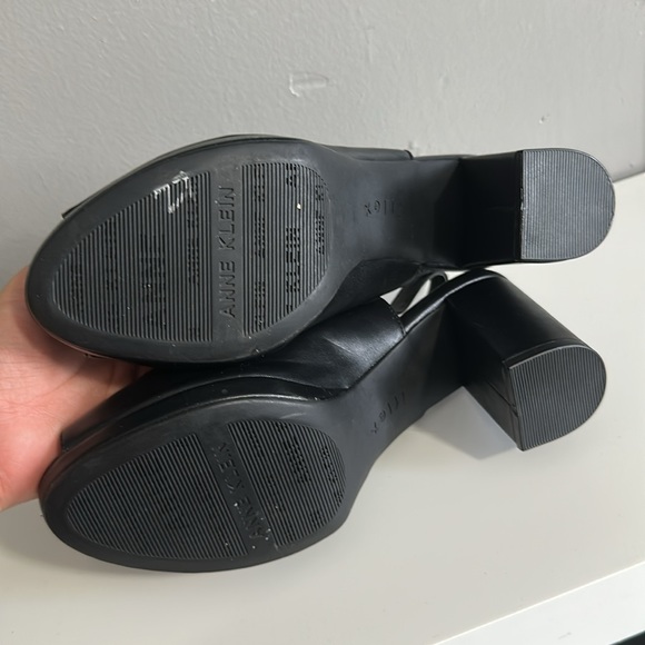 Anne Klein Women heels - Picture 2 of 3